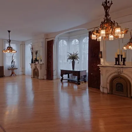 Akwaaba Mansion-2